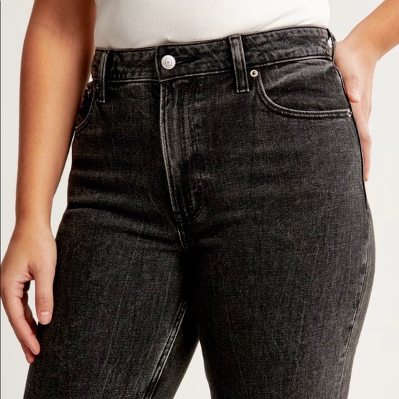 Abercrombie & Fitch Curve Love High Rise Mom Jeans - Picture 4 of 8